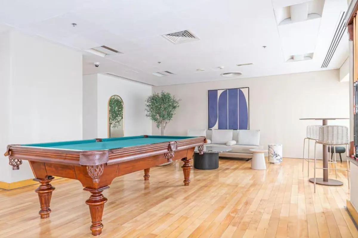 First Class Studio Chic Modern Urban Escape Dubai Apartment