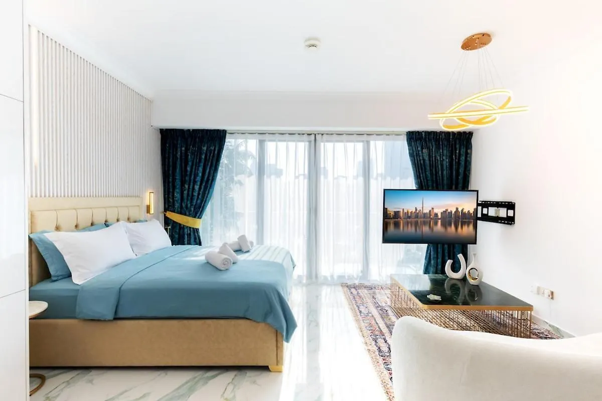 First Class Studio Chic Modern Urban Escape Dubai