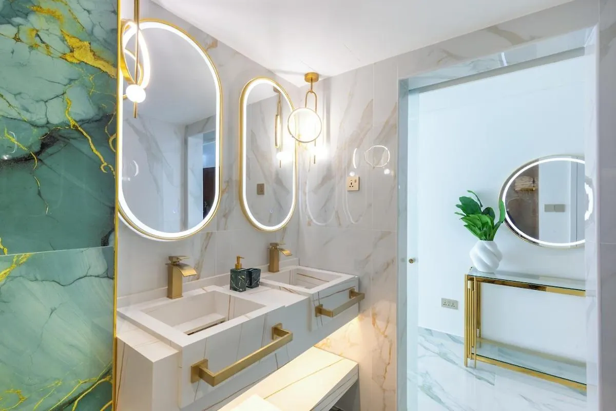 Apartment First Class Studio Chic Modern Urban Escape Dubai