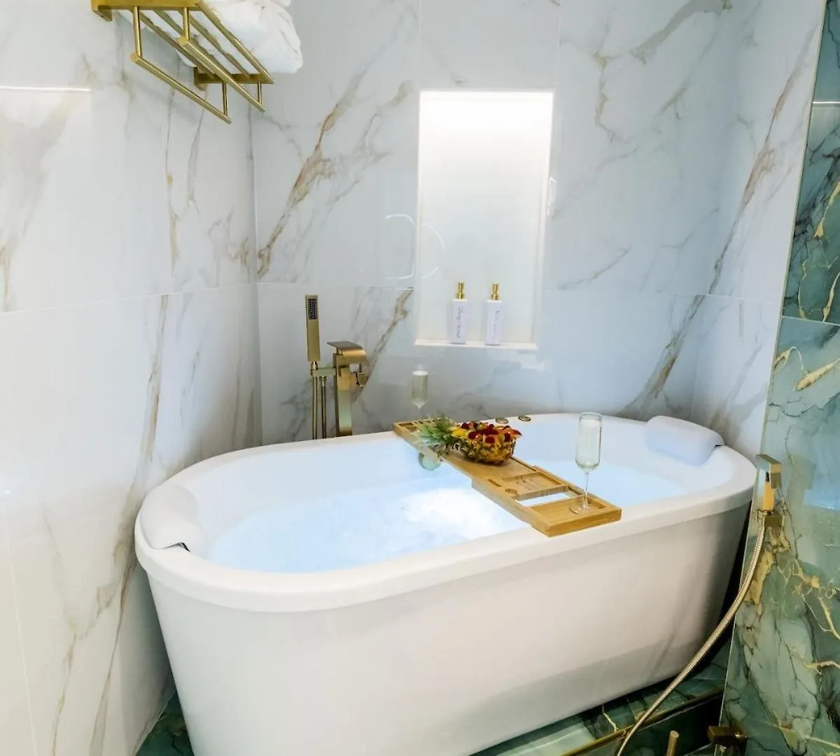 First Class Studio Chic Modern Urban Escape Dubai 0*,