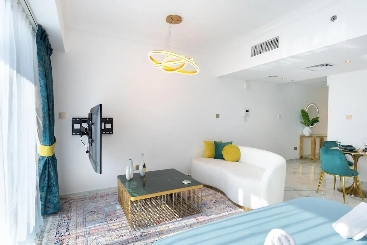 First Class Studio Chic Modern Urban Escape Dubai