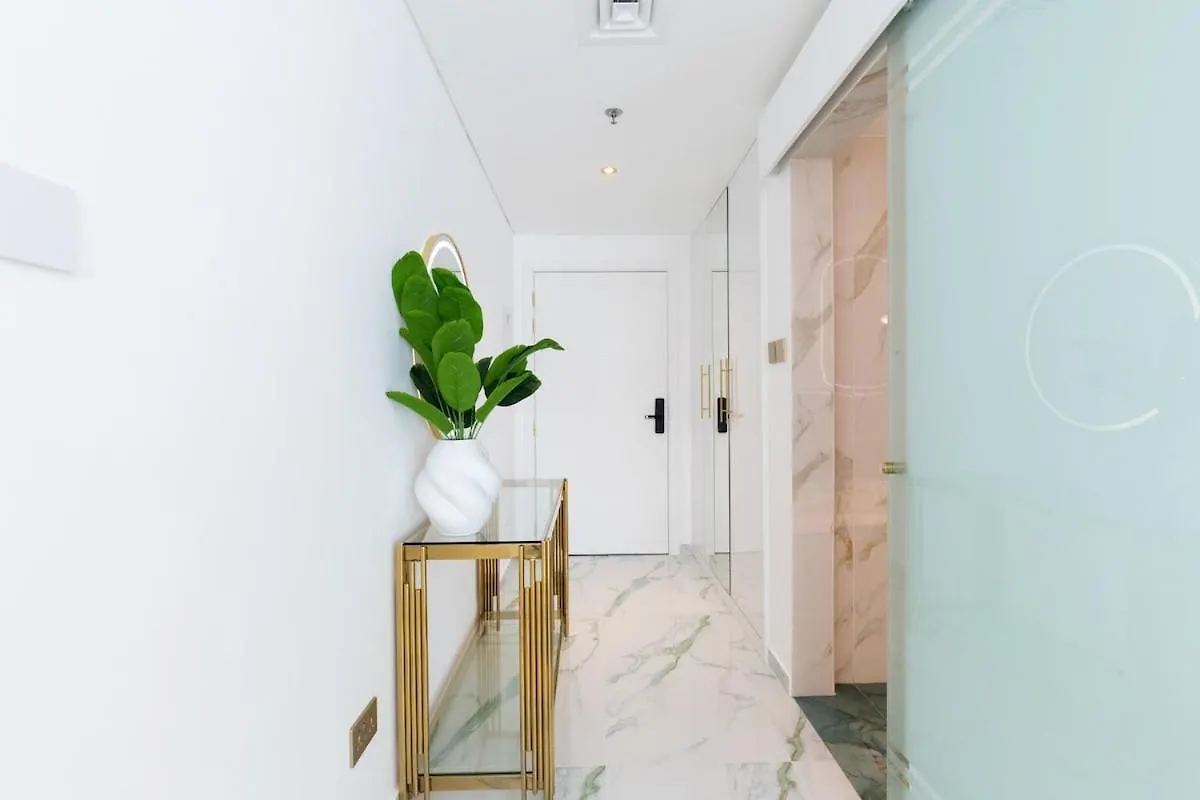 First Class Studio Chic Modern Urban Escape Dubai