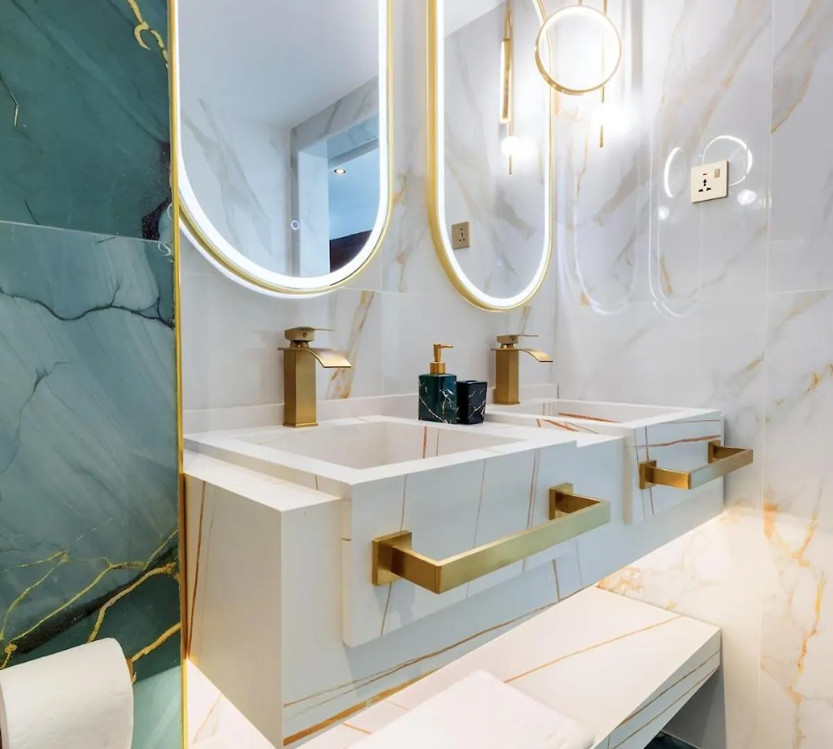 First Class Studio Chic Modern Urban Escape Dubai United Arab Emirates