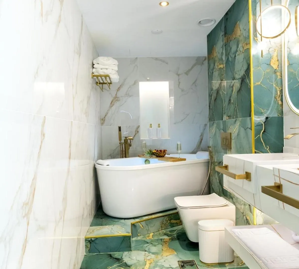 First Class Studio Chic Modern Urban Escape Dubai